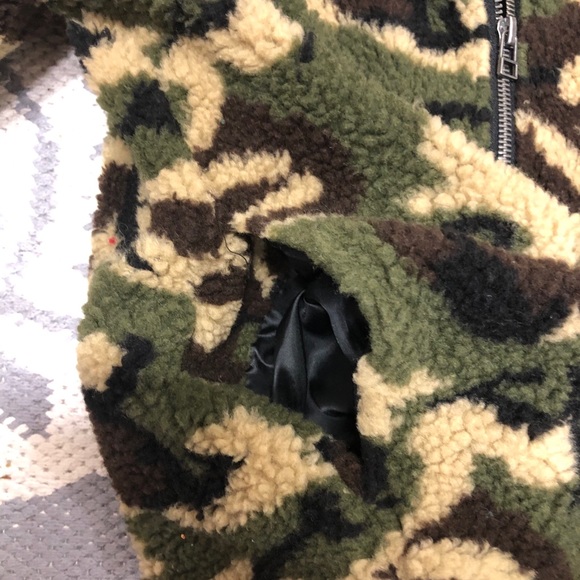 BOGO 🎉 🆕 Sanctuary Camo Faux Shearling Bomber Jacket - Picture 6 of 8